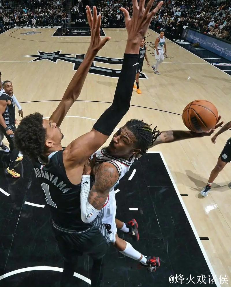 莫兰特全场出战21分钟,12投4中得到12分3篮板4助攻1抢断1帽 莫兰特全场出战21分钟,12投4中得到12分3篮板4助攻1抢断1帽