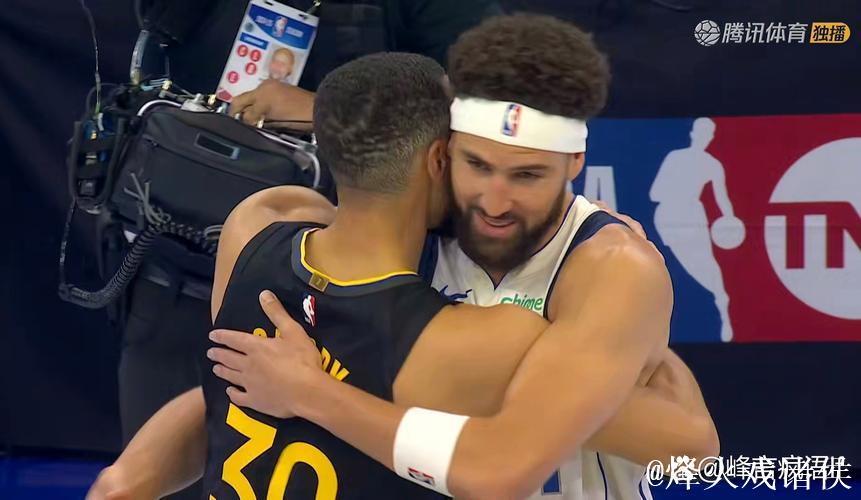 库里轰下39分，汤普森战旧主砍22分，勇士险胜独行侠