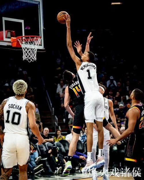 文班亚马30+10盖帽率马刺大胜 杜兰特空砍43分太阳不敌活塞