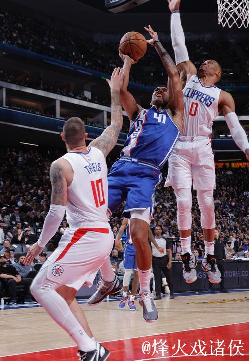 小萨三双助国王击败猛龙 哈登18分4板6助快船狂胜76人 小萨三双助国王击败猛龙 哈登18分4板6助快船狂胜76人