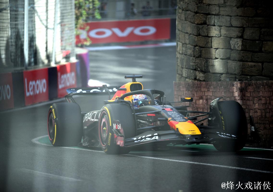 F1阿塞拜疆站排位赛:维斯塔潘夺杆位,塞恩斯紧随其后 F1阿塞拜疆站排位赛:维斯塔潘夺杆位,塞恩斯紧随其后